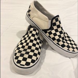 black and cream checkered vans
